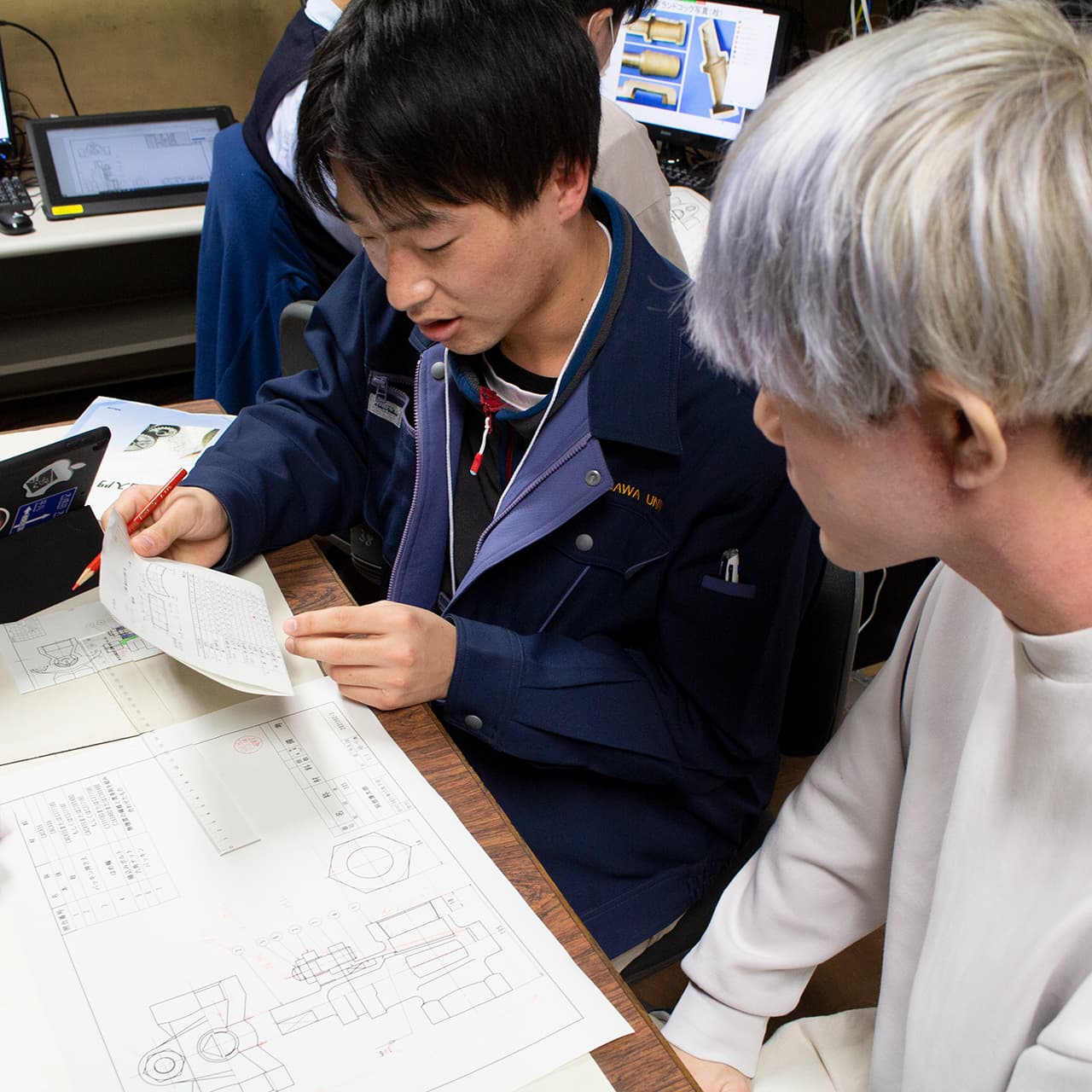 写真：機械製図風景